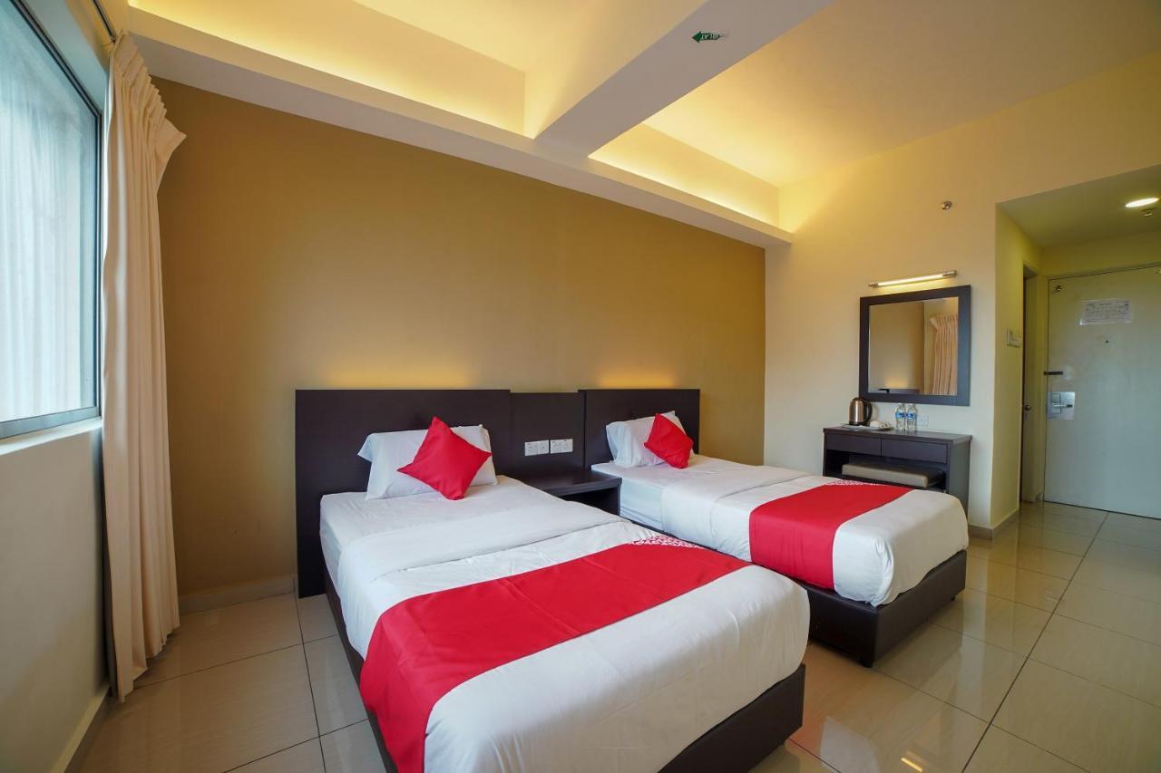 Oyo 89531 Villa Hotel Сеґамат Екстер'єр фото