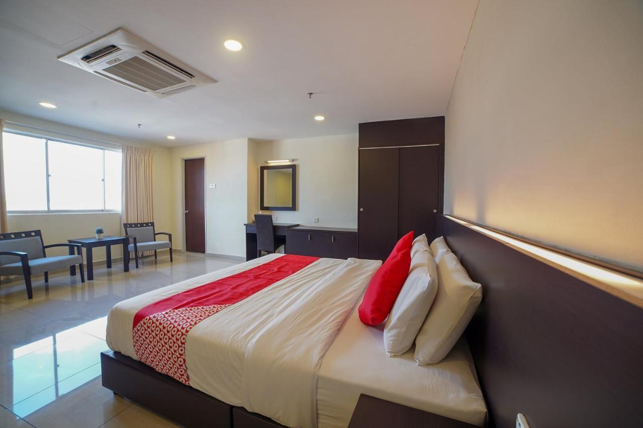 Oyo 89531 Villa Hotel Сеґамат Екстер'єр фото