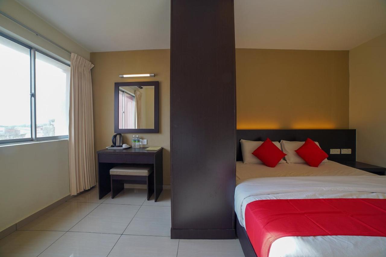 Oyo 89531 Villa Hotel Сеґамат Екстер'єр фото